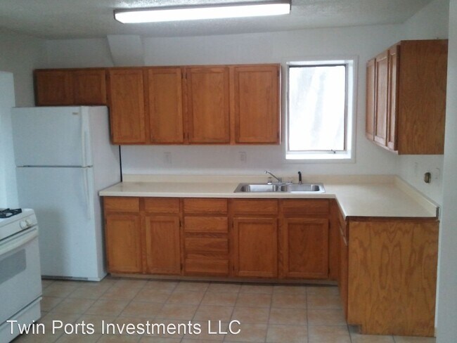 Foto del edificio - 2 br, 1 bath House - 120 East 8th St.