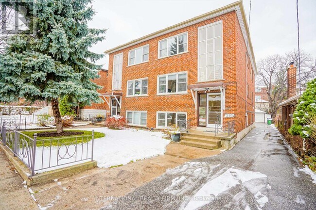 Photo du bâtiment - 295 Indian Grve East 3