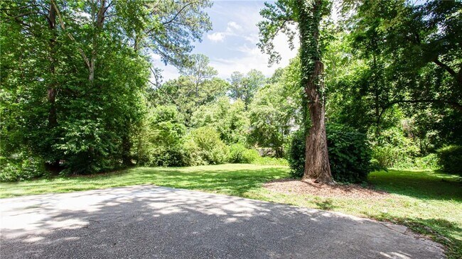 Foto del edificio - 4293 Rickenbacker Way NE