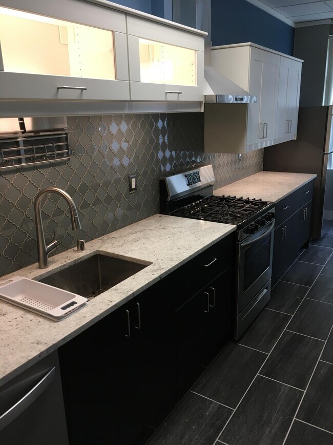 Foto del edificio - 4726 12th Ave NE