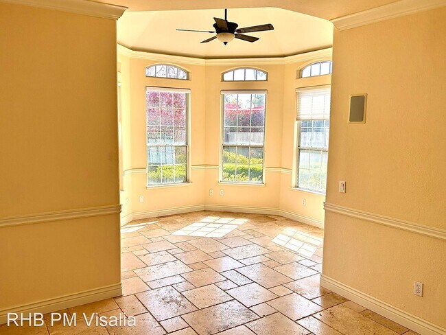 Foto del edificio - 4 br, 3 bath House - 1602 N Roeben Dr