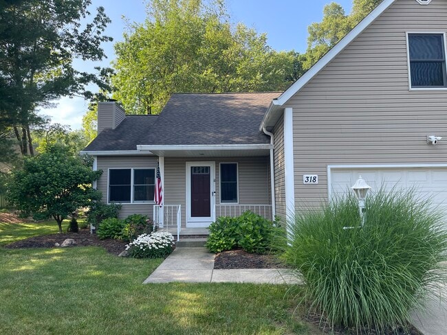 Foto del edificio - 318 Oak Grove Ln