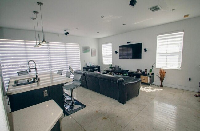 Foto del edificio - 7421 NW 112th Plz