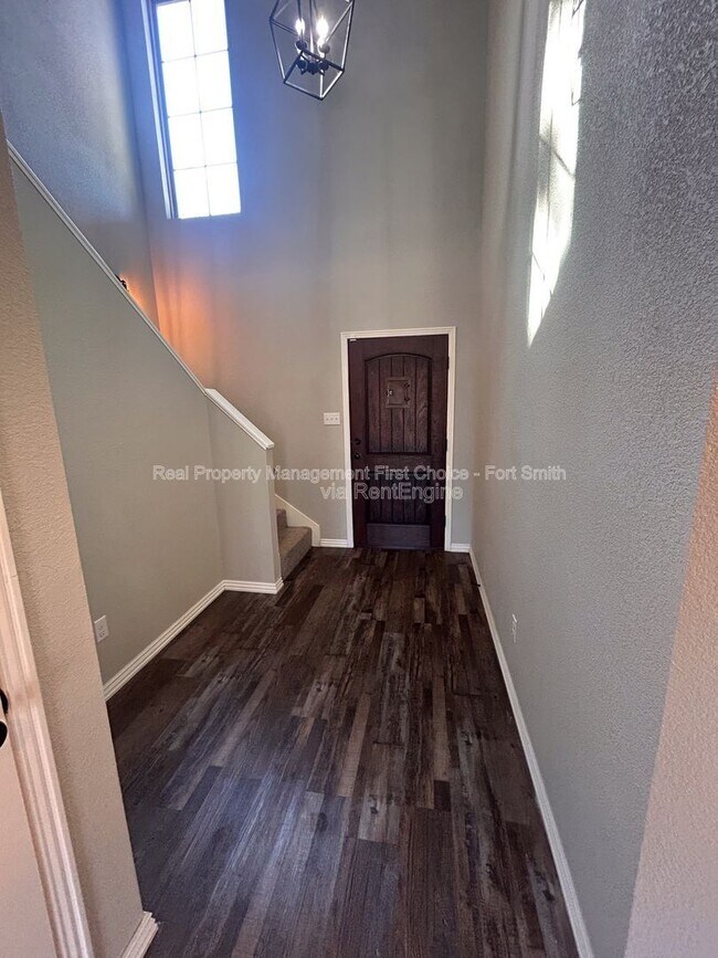 Foto del edificio - 446 N Albert Pike Ave