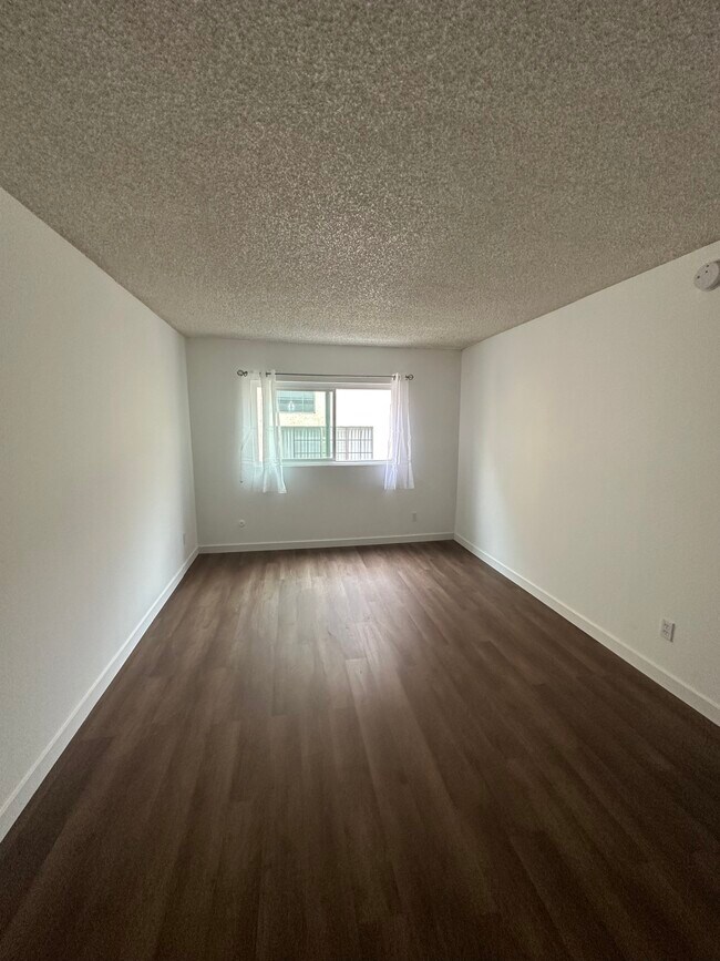 Foto del edificio - 6353 Denny Ave