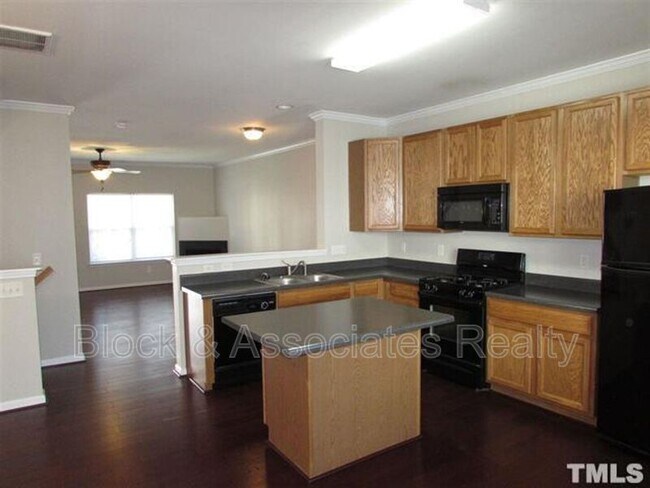 Foto del edificio - 14411 Hamletville St