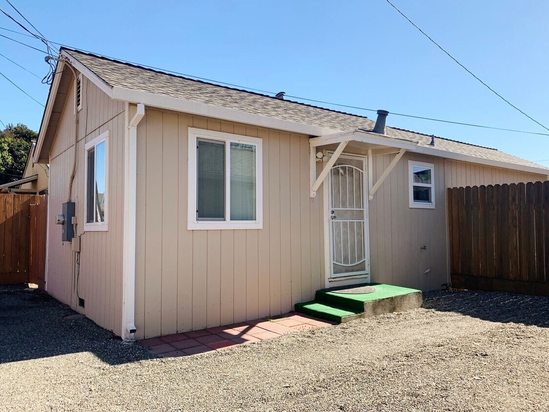 Primary Photo - 1 Bedroom in Hollister