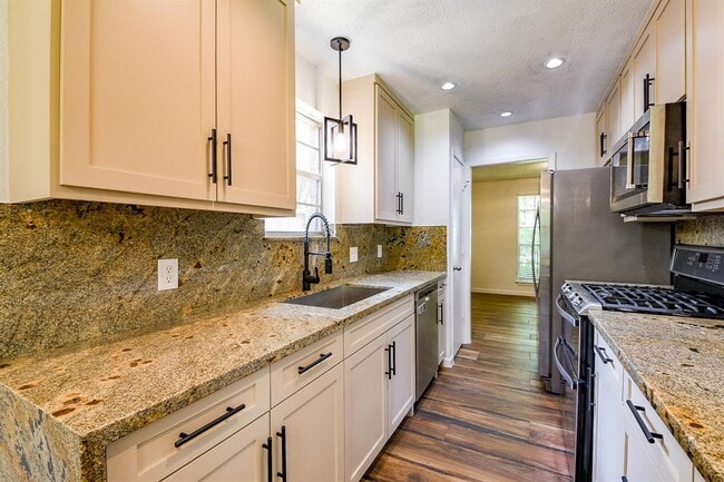 Building Photo - 25003 Spring Creek Dr
