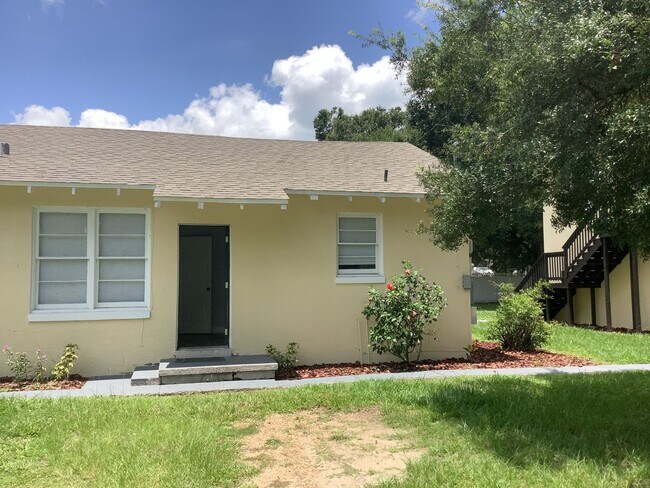 Building Photo - Two Bedroom One Bathroom - Bartow