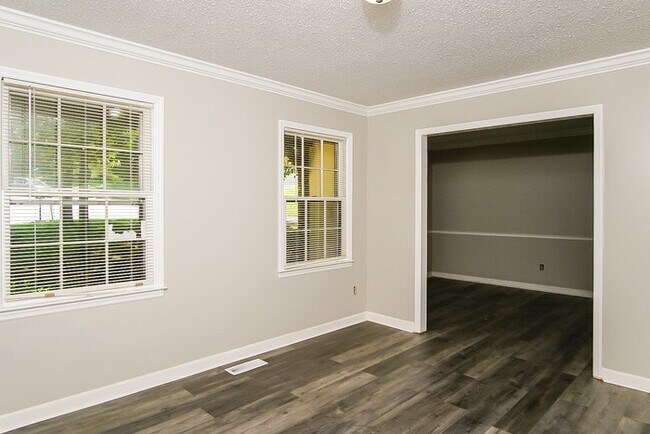 Building Photo - Fantastic 4 Bedroom Home