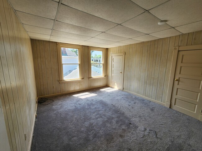 Building Photo - 421 College Ave