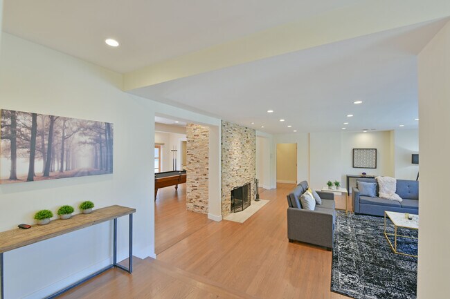 Foto del edificio - 435 Dalehurst Ave
