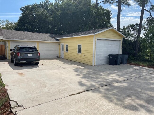 Building Photo - 2589 Cliff Dr