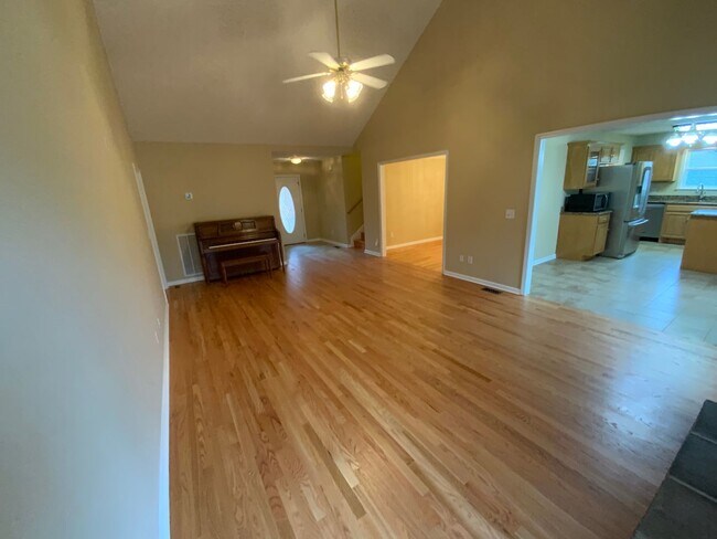Building Photo - Lovely, well maintained Smyrna home with private wooded backyard!