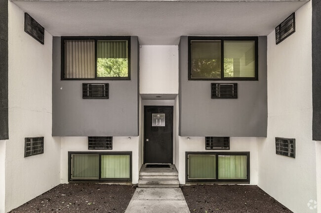 Building Photo - Whitewood Pond Apartments