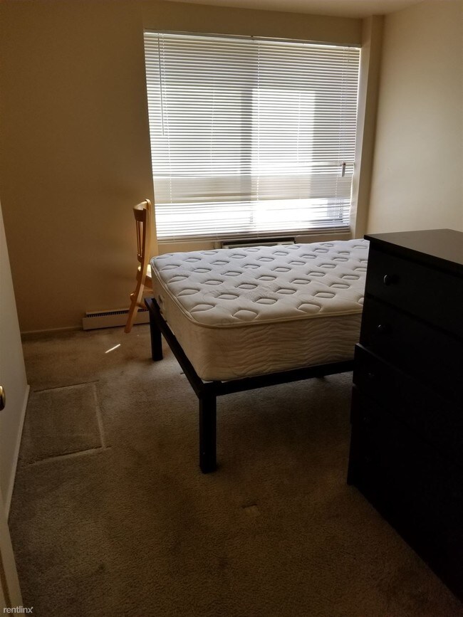 Foto del edificio - 1 br, 1 bath Apartment - 731 Packard St 117