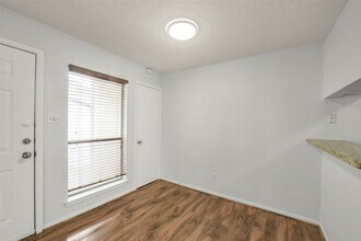 Building Photo - 2277 S Kirkwood Rd