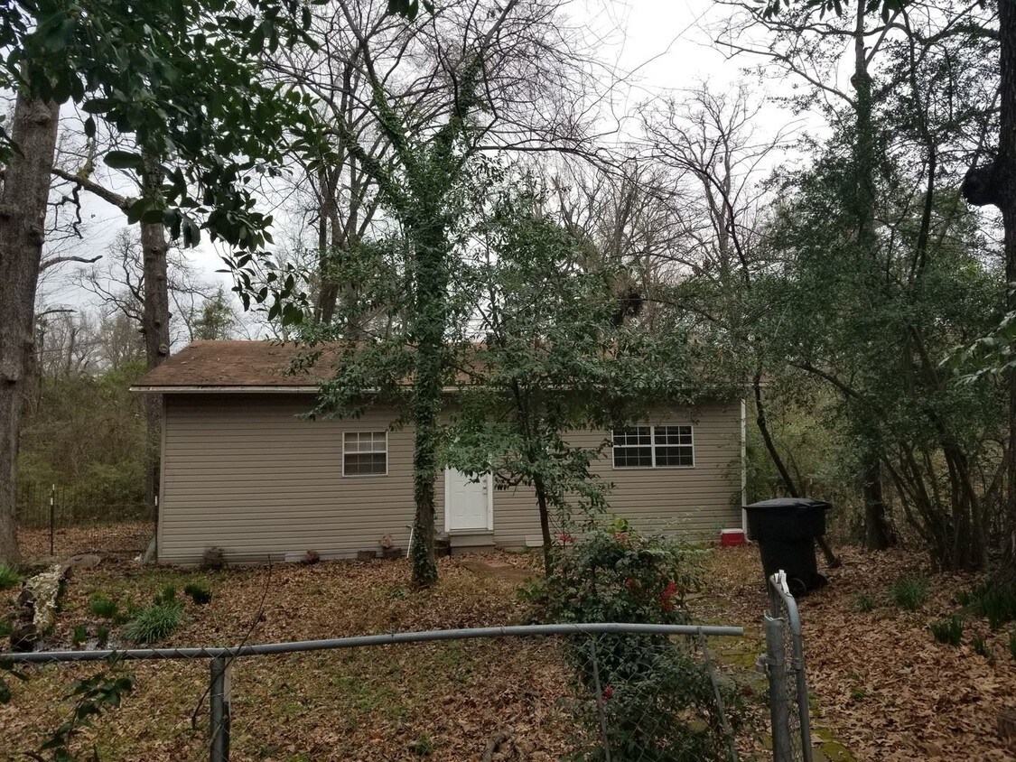Primary Photo - 2 br, 2 bath Apartment - 920 1/2 Ravendale