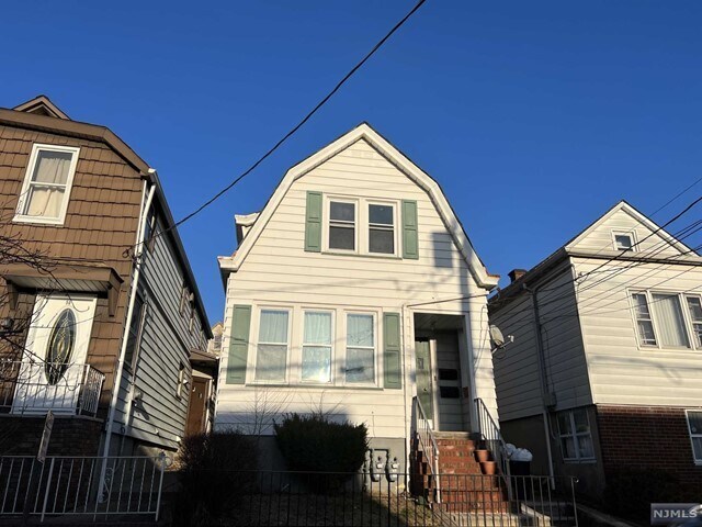 Primary Photo - 48 Scudder St