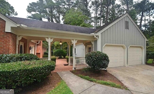Building Photo - 1009 Vineyard Dr SE