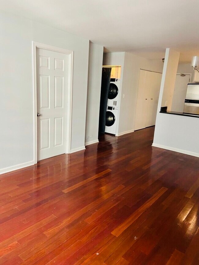 Foto del edificio - 222 E Pearson St