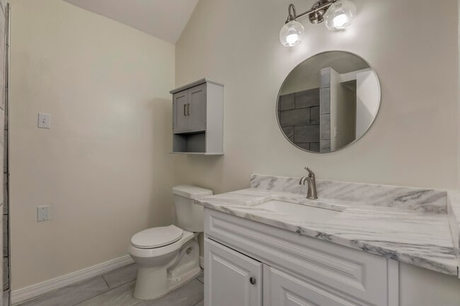 Building Photo - 6020 Mayfair St