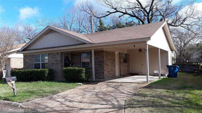 Building Photo - 215 Fireside Village Dr