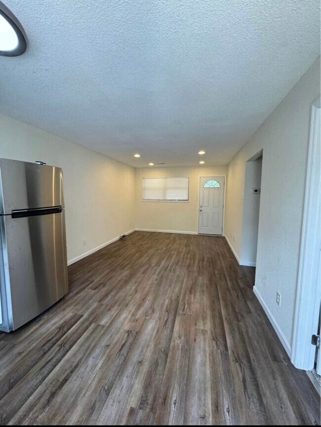 Foto del edificio - 405 Westcliff Cir