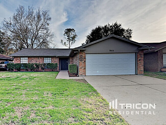 Building Photo - 2813 Whitehurst Dr
