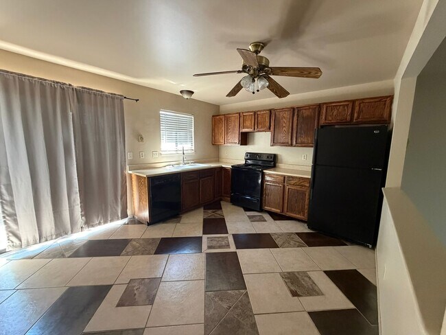 Building Photo - Easy Low Maintenance Living 2 bed 1 bath