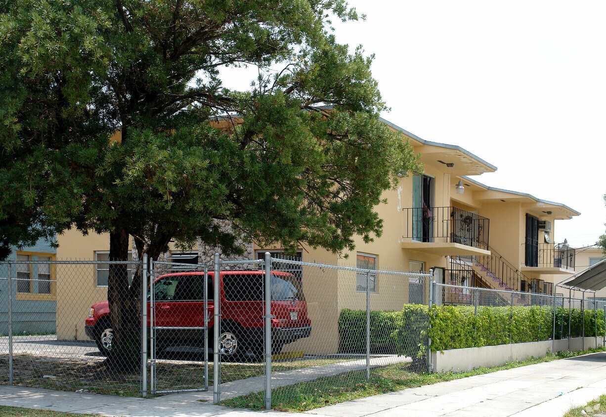 Primary Photo - 1146 NW 4th St