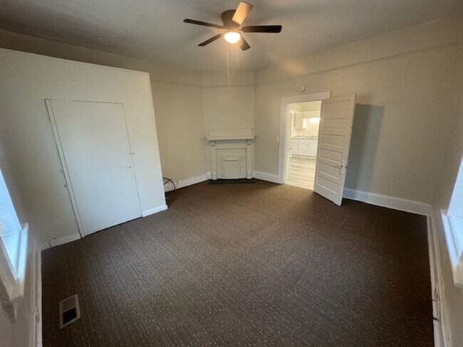 Foto del edificio - 6 Barry Ave