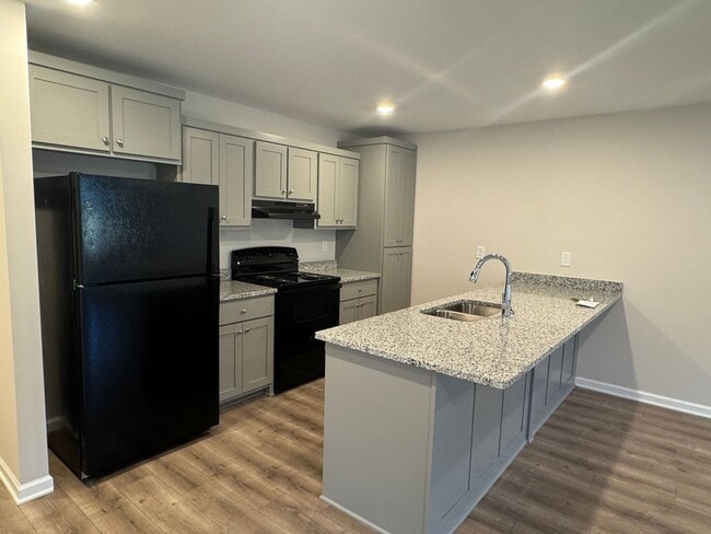 Building Photo - 201 Mountaindale Dr