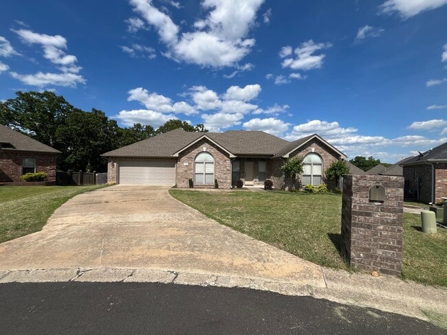 Building Photo - New Listing!