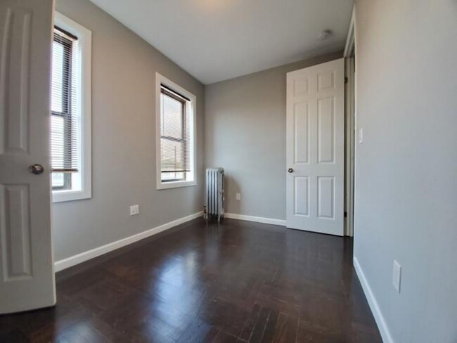 Building Photo - 2 bedroom in BRONX NY 10462