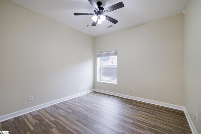 Foto del edificio - 1001 S Church St