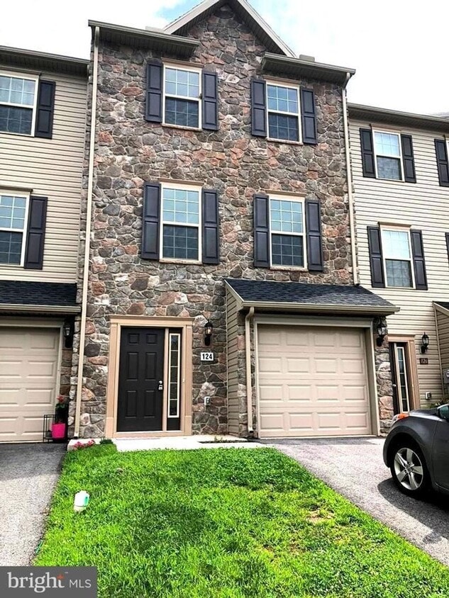 Primary Photo - Spacious Townhome with Garage!