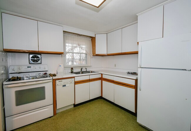 Building Photo - 60 Wildwood Rd