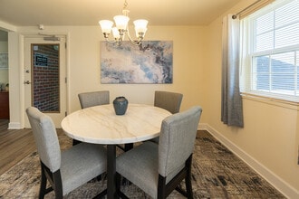 Building Photo - Colony Hill Apartments & Townhomes