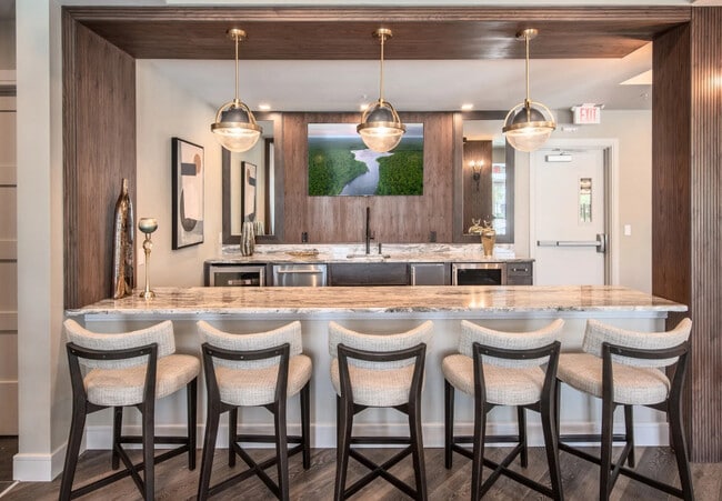 Building Photo - Camelot at Townelake