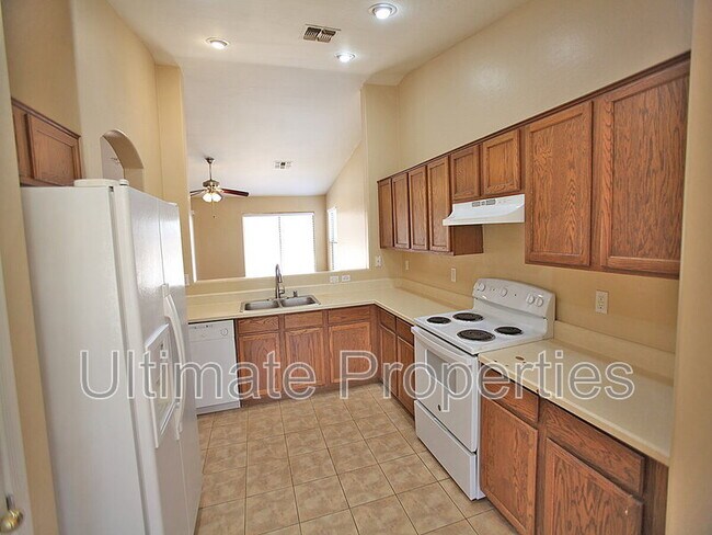 Building Photo - 2333 W Maldonado Dr