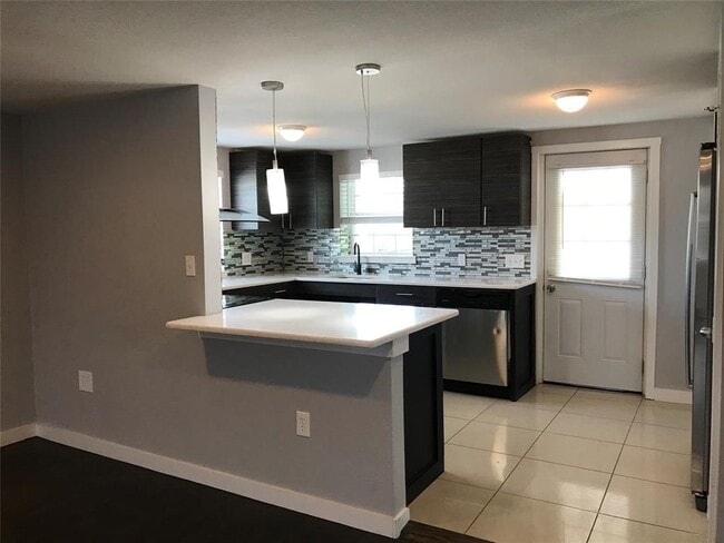 Building Photo - 407 S Main St