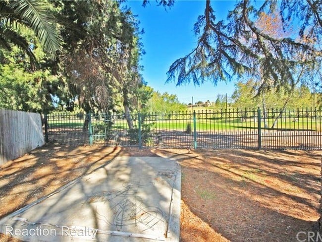 Building Photo - 8238 Red Hill Country Club Dr