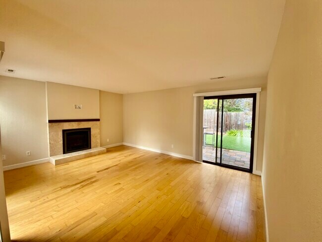 Sala de estar - 90 Holstrom Cir