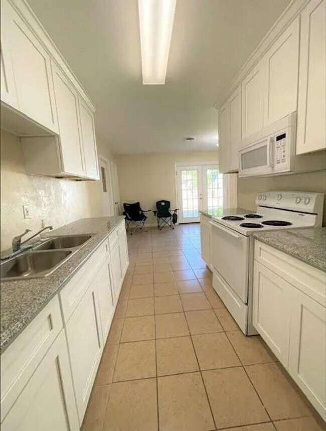 Foto del edificio - Stylish, Updated, Three Bedroom Home in the heart of Euless