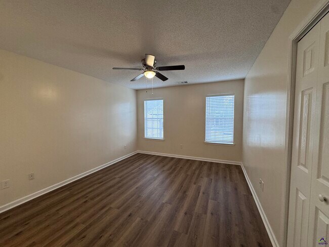 Foto del edificio - 242 Katelyn Cir