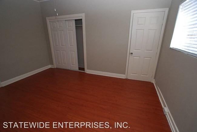 Building Photo - 979 S Oxford Ave