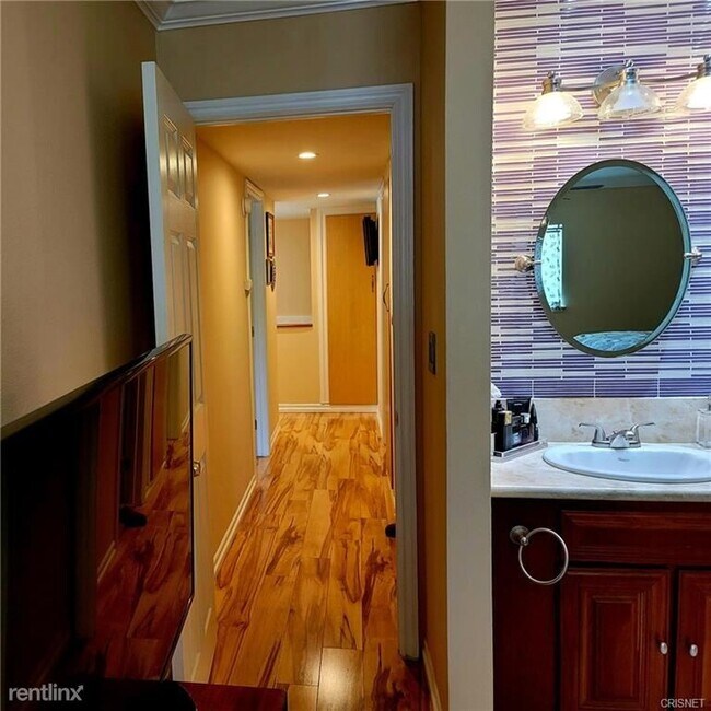Foto del edificio - 3 br, 3 bath Townhome - 22230 Germain St U...