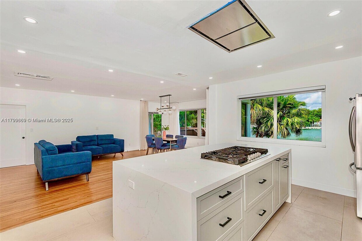 Foto principal - 10450 NE 5th Ave