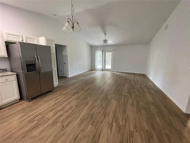 Foto del edificio - 321 Daisy Ln
